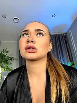 Snapshot of MilaRaven chatting on November 30, 2025, 7:01 am MilaRaven online show from November 30, 2025, 7:01 am