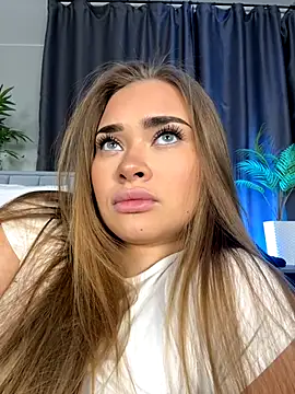 Snapshot of MilaRaven chatting on December 15, 2025, 7:01 am MilaRaven online show from December 15, 2025, 7:01 am