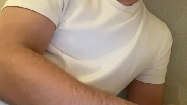 Lorenz0324 online show from October 26, 2025, 12:33 pm