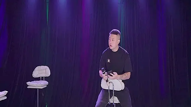 Snapshot of forever_003 chatting on October 31, 2025, 11:22 am forever 003 online show from October 31, 2025, 11:22 am