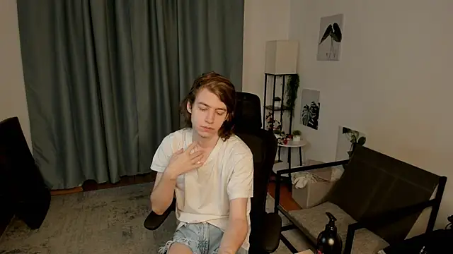 AvenGlow online show from February 5, 2026, 5:23 am