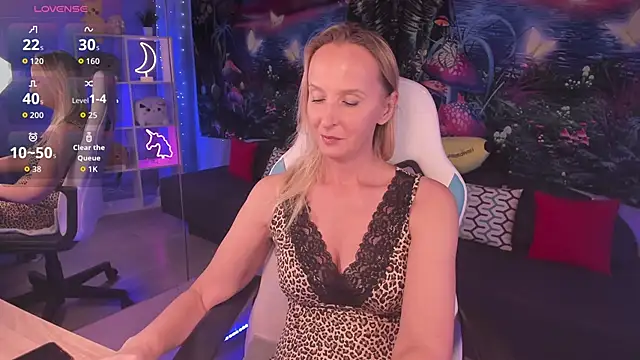 ScarlettPalmer online show from November 8, 2025, 10:15 am