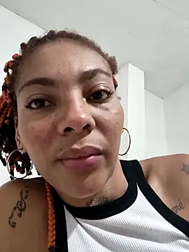 leona sumiza online show from October 28, 2025, 8:33 pm