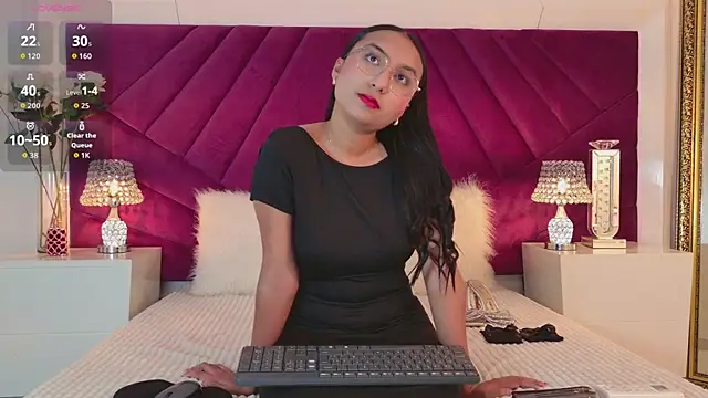 MiahDiRose online show from October 30, 2025, 12:39 pm