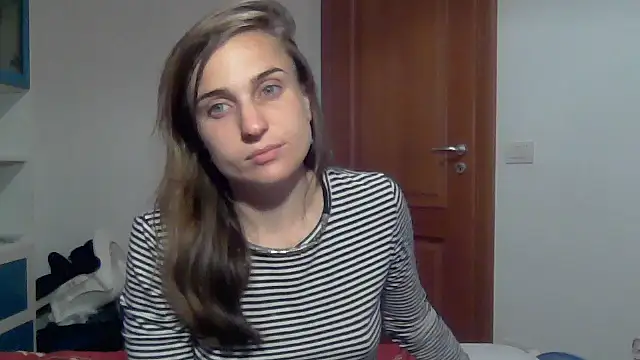 SinnEmily online show from April 11, 2026, 4:11 pm