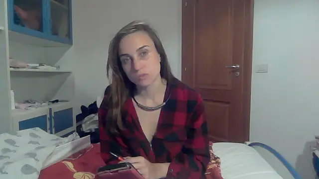 Snapshot of SinnEmily chatting on April 18, 2026, 4:33 pm SinnEmily online show from April 18, 2026, 4:33 pm