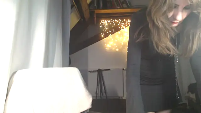 MissDyannis online show from March 28, 2026, 7:46 pm