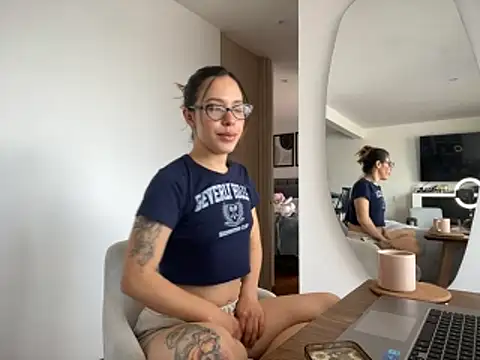 Oceane16  online show from November 8, 2025, 8:07 pm