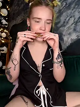 mattiethebaddieee online show from December 15, 2025, 1:21 am