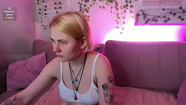 Snapshot of Alice_Maurik chatting on November 8, 2025, 11:10 am Alice Maurik online show from November 8, 2025, 11:10 am