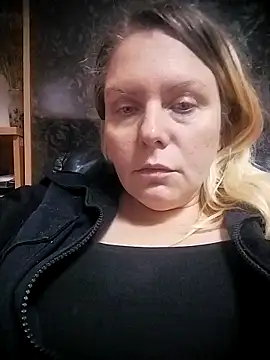 Lana-murr online show from November 17, 2025, 6:46 pm