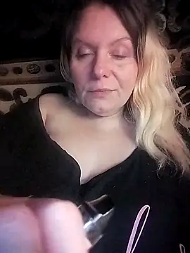 Lana-murr online show from December 16, 2025, 9:09 pm