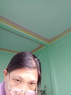 bella-la online show from November 2, 2025, 7:33 am