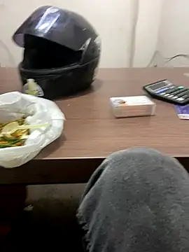 Snapshot of Mannuppok chatting on October 29, 2025, 2:52 pm Mannuppok online show from October 29, 2025, 2:52 pm