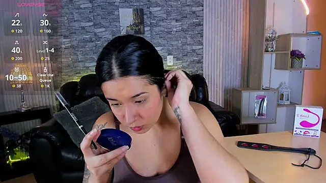 Amber Smitt19 online show from November 25, 2025, 2:06 pm