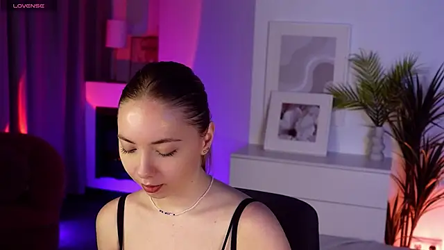 Nora Miller online show from November 22, 2025, 6:34 am