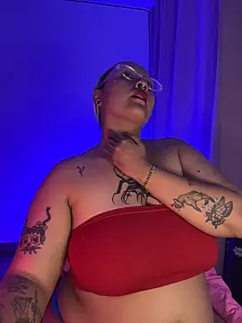 pinkbaddie777 online show from February 1, 2026, 3:27 am