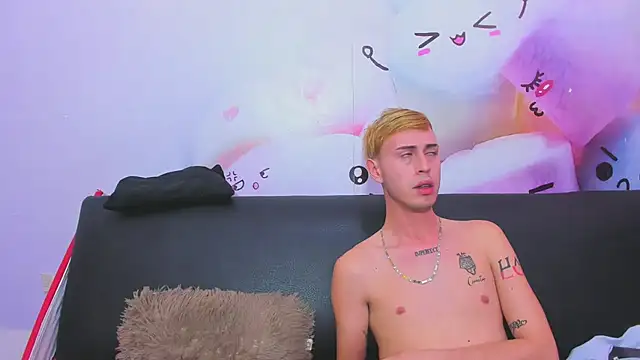 In my room anything goes online show from December 1, 2025, 4:17 am