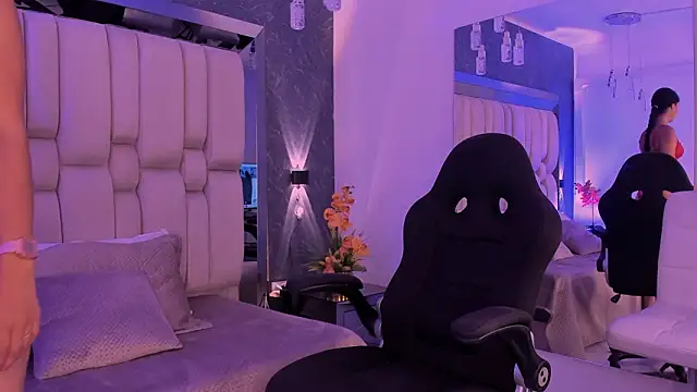  Sofiewild  online show from March 12, 2026, 8:04 pm