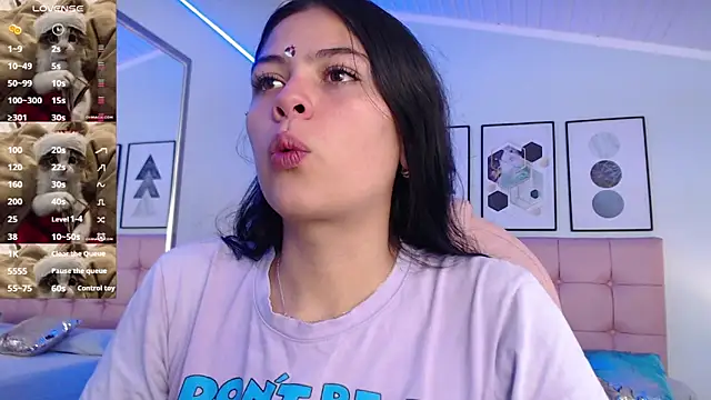 KikiVelvet online show from November 13, 2025, 5:12 pm