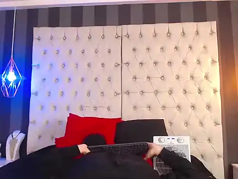 Camile Petite online show from November 6, 2025, 7:26 pm