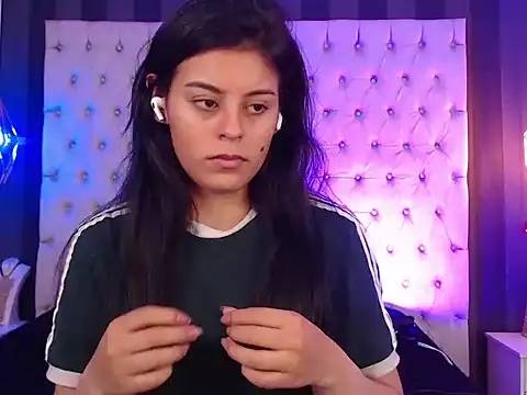 Camile Petite online show from November 10, 2025, 7:46 pm