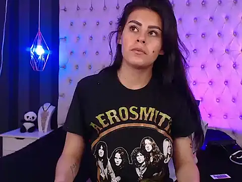 Camile Petite online show from November 12, 2025, 7:35 pm