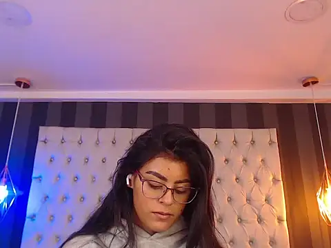 Camile Petite online show from November 26, 2025, 7:59 pm