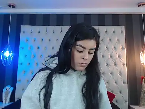 Camile Petite online show from November 27, 2025, 8:11 pm