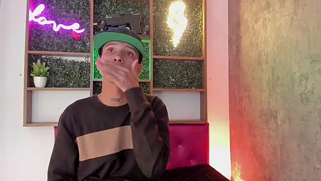 Snapshot of Max_Steell chatting on October 28, 2025, 5:44 am Max Steell online show from October 28, 2025, 5:44 am