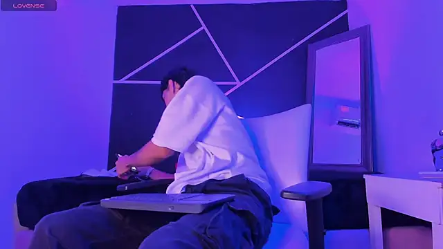 Snapshot of LIAM_STONNE_ chatting on October 31, 2025, 8:21 pm LIAM STONNE online show from October 31, 2025, 8:21 pm