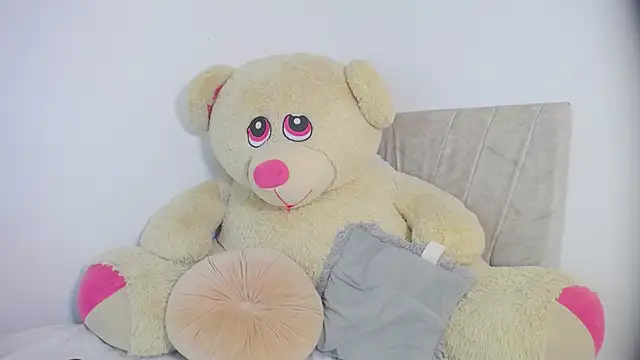 little emiily  online show from November 4, 2025, 11:53 am