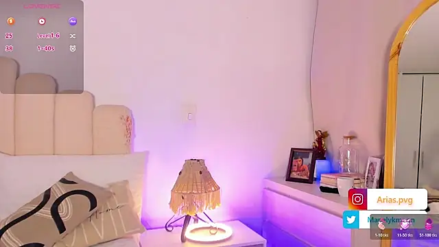 Snapshot of Manelyk__moon chatting on November 9, 2025, 1:37 am Manelyk moon online show from November 9, 2025, 1:37 am