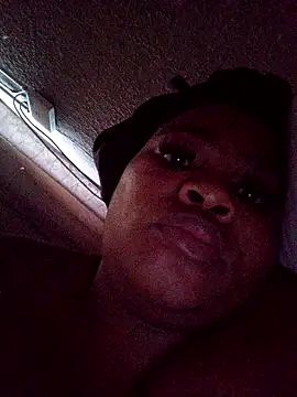 Snapshot of ThickLeeyanaXX chatting on February 4, 2026, 7:14 am ThickLeeyanaXX online show from February 4, 2026, 7:14 am