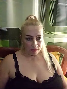 Esenia505 online show from December 4, 2025, 1:53 pm