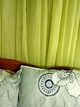 Snapshot of Esenia505 chatting on April 9, 2026, 3:39 am Esenia505 online show from April 9, 2026, 3:39 am