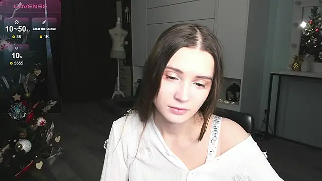 Hana Flo  online show from January 13, 2026, 2:44 pm