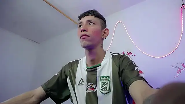 The latin boy online show from November 14, 2025, 8:29 pm