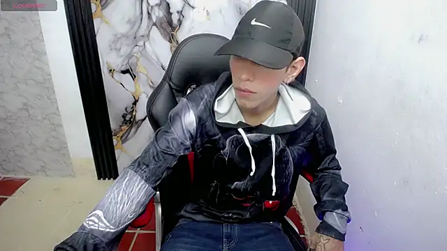 The latin boy online show from December 18, 2025, 2:39 am