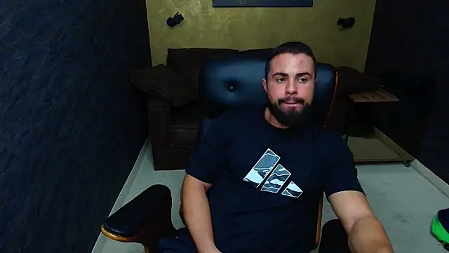 Snapshot of HayesWood chatting on November 3, 2025, 5:42 am HayesWood online show from November 3, 2025, 5:42 am