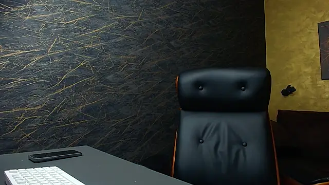 HayesWood online show from November 11, 2025, 6:13 am