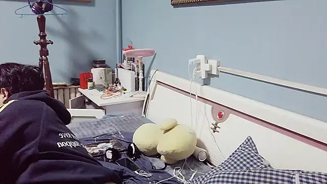 chenwen520 online show from November 1, 2025, 1:57 pm