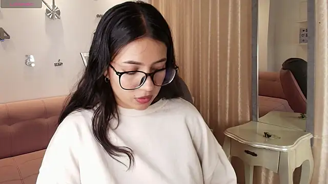 Snapshot of KamyGlam chatting on February 9, 2026, 8:02 pm KamyGlam online show from February 9, 2026, 8:02 pm