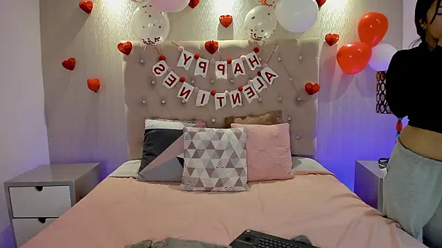 Snapshot of KamyGlam chatting on February 15, 2026, 8:05 pm KamyGlam online show from February 15, 2026, 8:05 pm