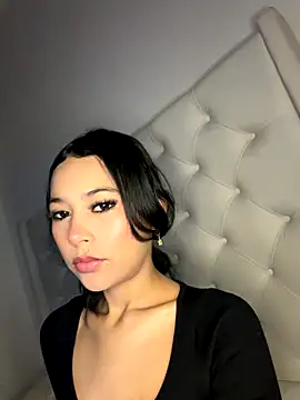 isabella-montes online show from November 21, 2025, 3:27 am