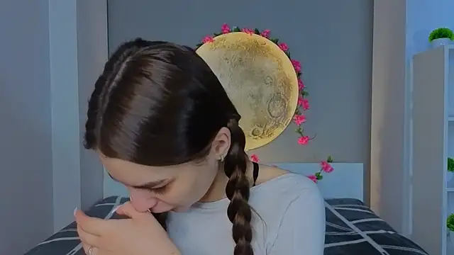 LauraHansil online show from February 6, 2026, 6:18 am