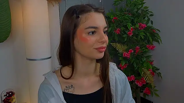 Snapshot of LauraHansil chatting on March 8, 2026, 2:26 am LauraHansil online show from March 8, 2026, 2:26 am