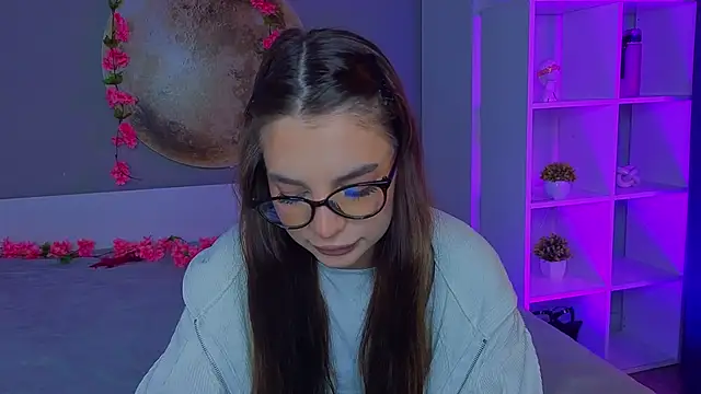 Snapshot of LauraHansil chatting on March 17, 2026, 7:17 pm LauraHansil online show from March 17, 2026, 7:17 pm