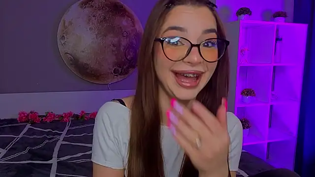 Snapshot of LauraHansil chatting on March 21, 2026, 7:06 pm LauraHansil online show from March 21, 2026, 7:06 pm