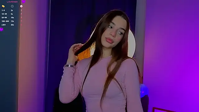 Snapshot of LauraHansil chatting on April 9, 2026, 7:08 pm LauraHansil online show from April 9, 2026, 7:08 pm